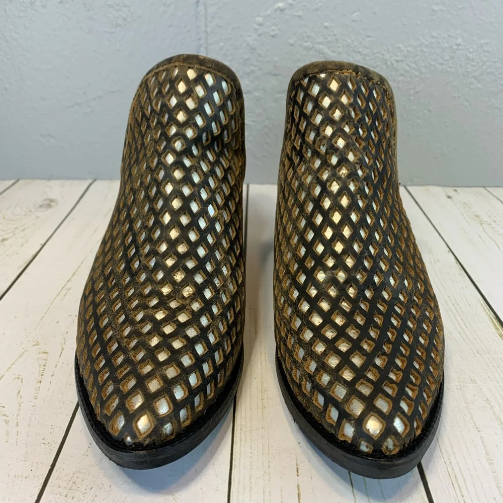 Musse & Cloud Metallic Lattice Leather Grey/Brown/Silver Boot-Women's 8‎